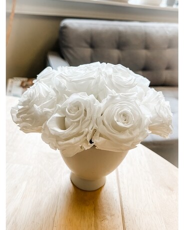 FOREVER ROSE- PETITE WHITE Flower Arrangement