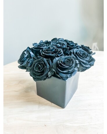 FOREVER ROSE PETITE-BLACK Flower Arrangement