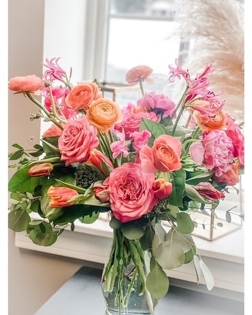 CHEERY AND BRIGHT- TALL AND AIRY Flower Arrangement