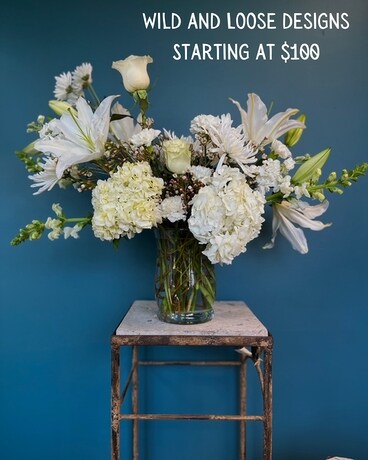Loose and Wild Style Premium Flower Arrangement