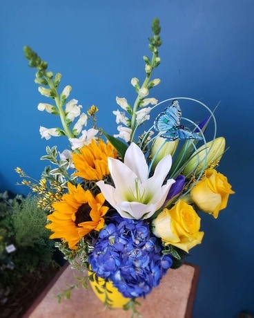 Cool Summer Breeze Flower Arrangement