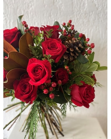 Classic Holiday Bouquet Flower Arrangement