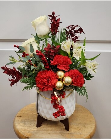 DESIGNER MERRY MID-MOD Flower Arrangement