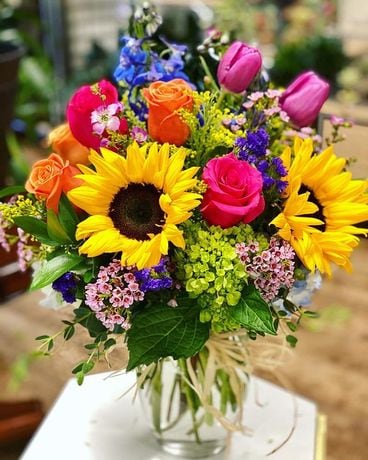 Arrowhead Exclusive 1000 Flower Arrangement