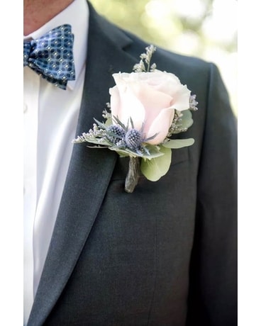 floral boutonniere