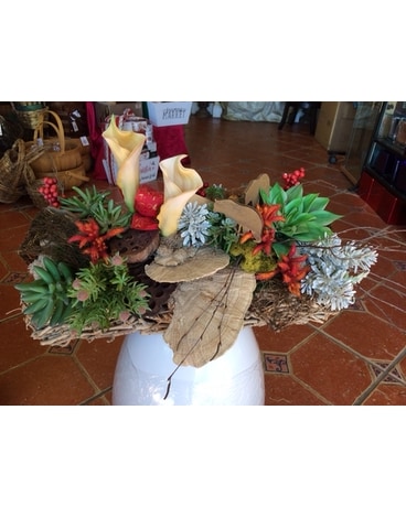 TROPICAL CHRISTMAS SPLENDOR Flower Arrangement