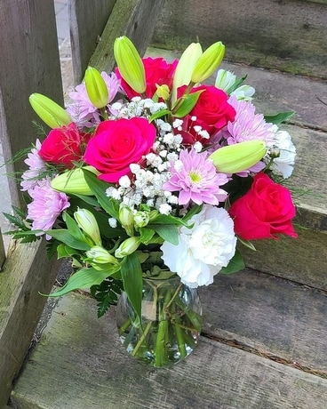 Bright pink rose vase Flower Arrangement