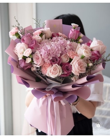 Custom Creations Flower Arrangement