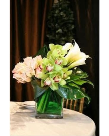 Splendid Callas Flower Arrangement