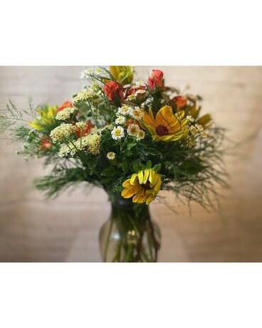 Designer's Choice-Seasonal Flowers Flower Arrangement