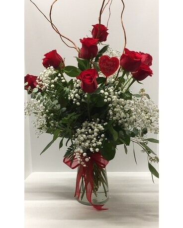 12 Beautiful Roses in Vase
