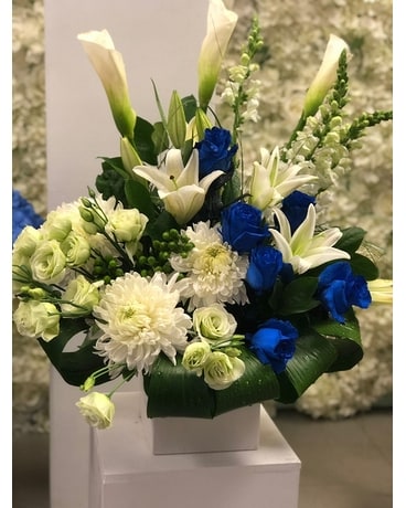 BLUE TENDERNESS Flower Arrangement