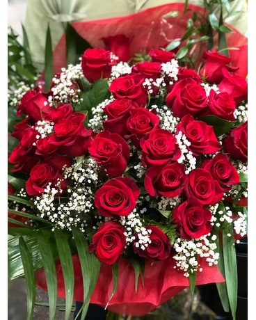 EXTRAVAGANT RED BOUQUET Flower Arrangement