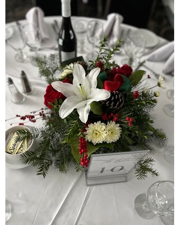 WINTER CHRISTMAS CENTERPIECE Flower Arrangement