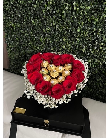 THE ROMANTIC HEART Flower Arrangement