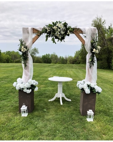 Outdoor wedding Flower Arrangement