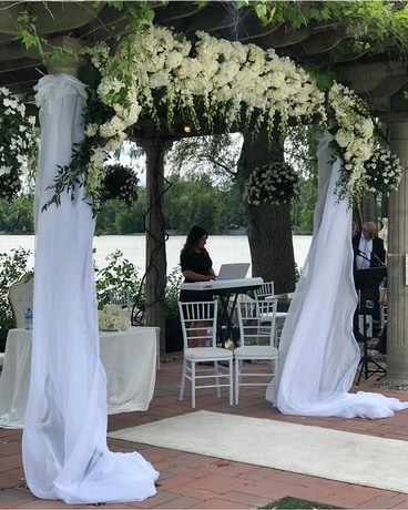 Outdoor wedding Flower Arrangement
