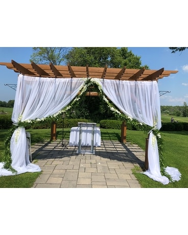 Outdoor Wedding Flower Arrangement