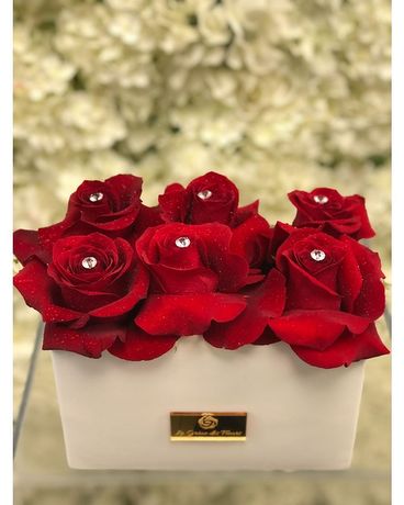 CLASSY RED DIAMOND Flower Arrangement