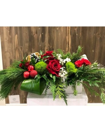 HOLIDAYS CENTERPIECE Flower Arrangement
