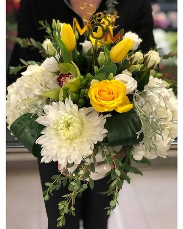 SUNNY MOTHERS DAY Flower Arrangement