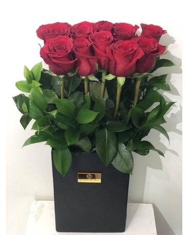 RED CLASSICO Flower Arrangement