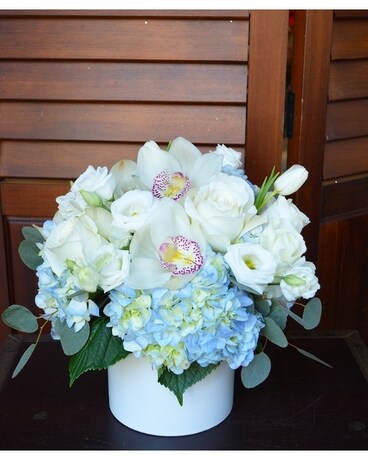 Chag Sameach Pave Flower Arrangement