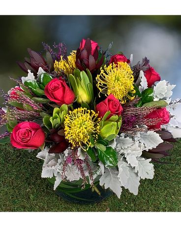 Rosey Sunburst Flower Arrangement