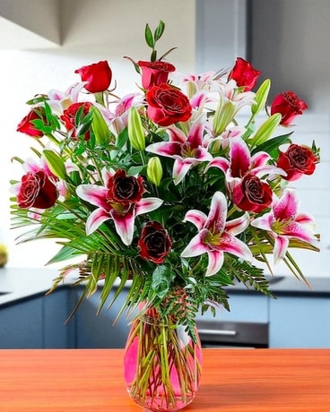 Romantic Glittered Roses & Lilies in Owings Mills area - Raimondi's Florist