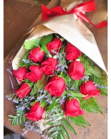 CLASSIC 1 DOZEN RED ROSES IN