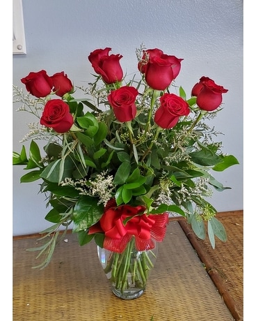 Secret Garden Dozen Roses Flower Arrangement