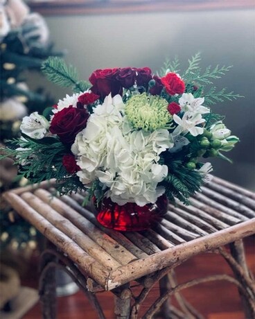 white christmas flower arrangements