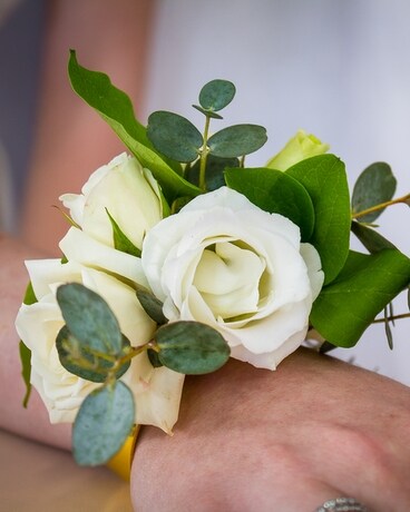 フラワー・ガーデニング corsage no.773 Garden Whites Wrist Corsage