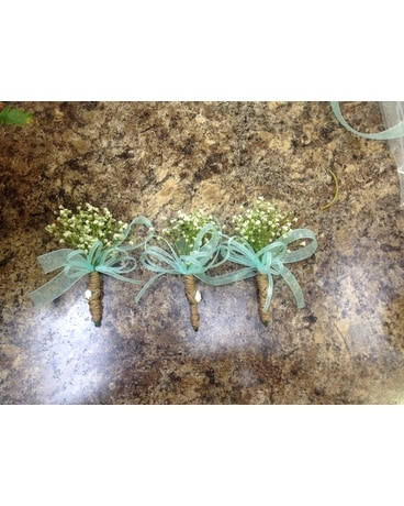 Baby’s Breath boutonnière Boutonniere