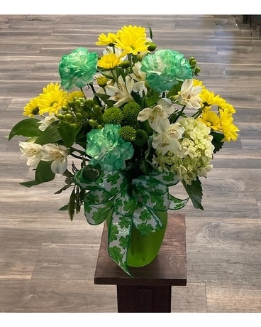 St. Patrick's Feature No. 4 Flower Arrangement