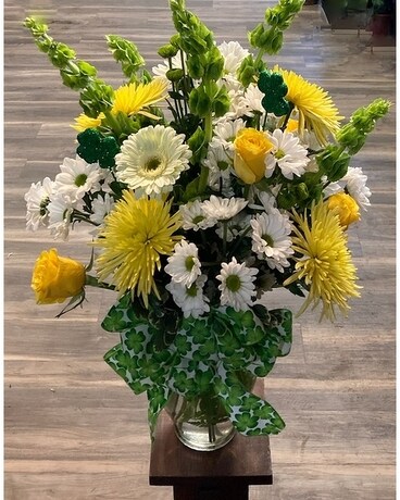 St. Patrick's Feature No. 6 Flower Arrangement
