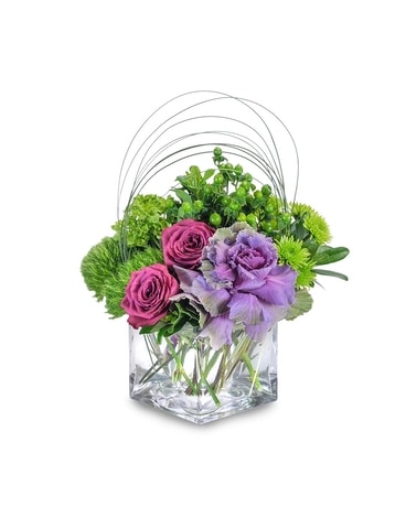 Magenta Shelter in Wytheville Flower Arrangement