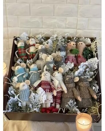 Holiday Rat Pack Flower Arrangement