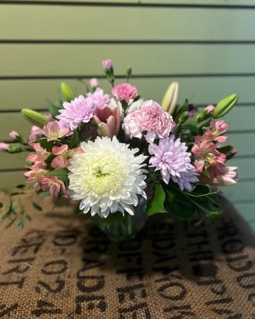 Simple Soft Designers choice Flower Arrangement