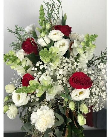 Christmas Winter & Rose Cut Flower Bouquet Bouquet
