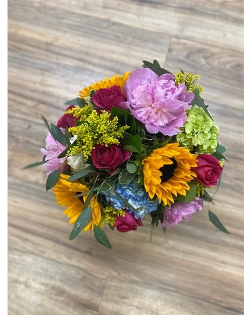 Pocketful of Pretty Flower Arrangement