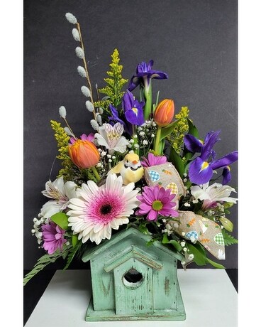 Country Bird House/Bqt Cabane d'oiseau Flower Arrangement