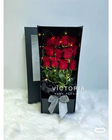 VP Red Rose Gift Box Flower Arrangement
