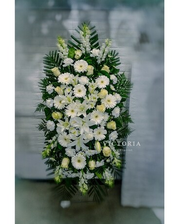 White theme spray standing Flower Arrangement