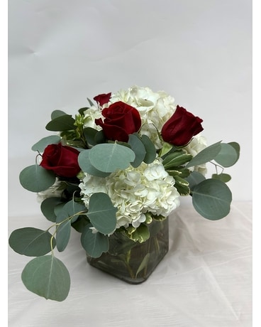 V244 Red Roses & Hydrangea cube Flower Arrangement