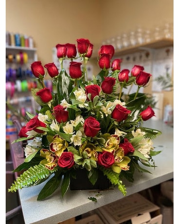 Tropical love Flower Arrangement