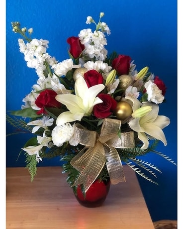 Holiday Romance Flower Arrangement