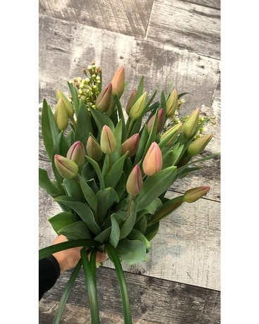 Lovely tulip bouquet Flower Arrangement