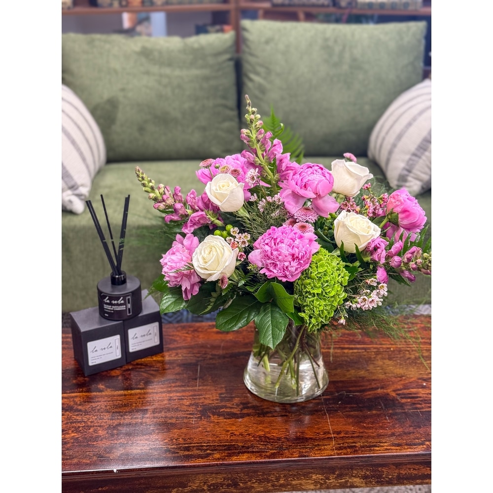フェントン　Rose Magnolia Lavender 　お値下げ中 Lavender Haze in Burlington WA - Melody's Flowers