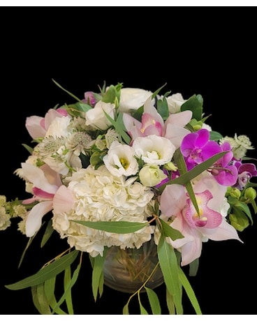 Elegant Blush Round Flower Arrangement
